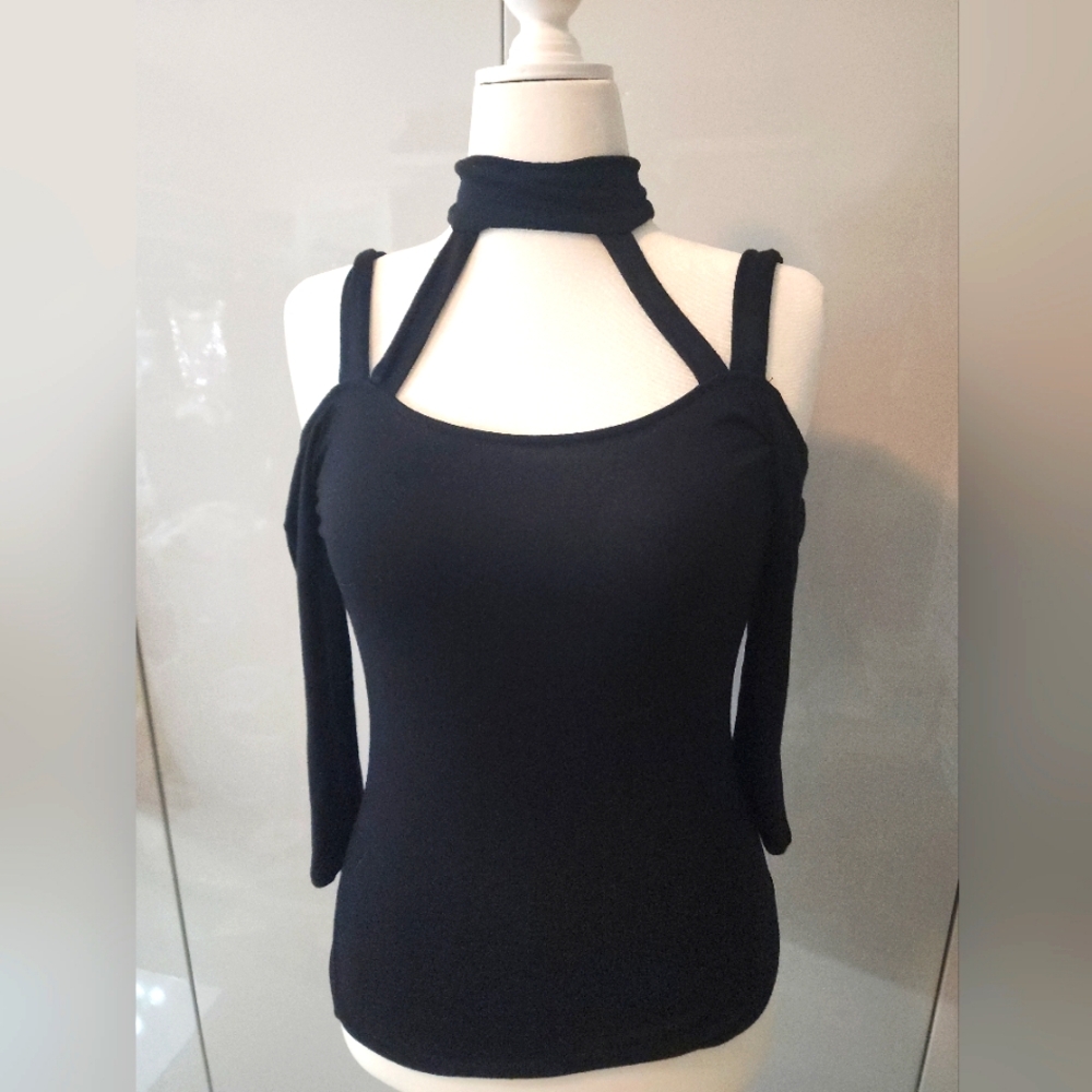 Fashion nova long sleeve cut out shirt